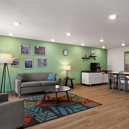 Woodspring Suites Greeley Exterior photo